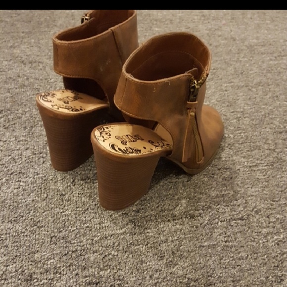 Light Brown 9.5 peep toe bootie open toe - Picture 2 of 3